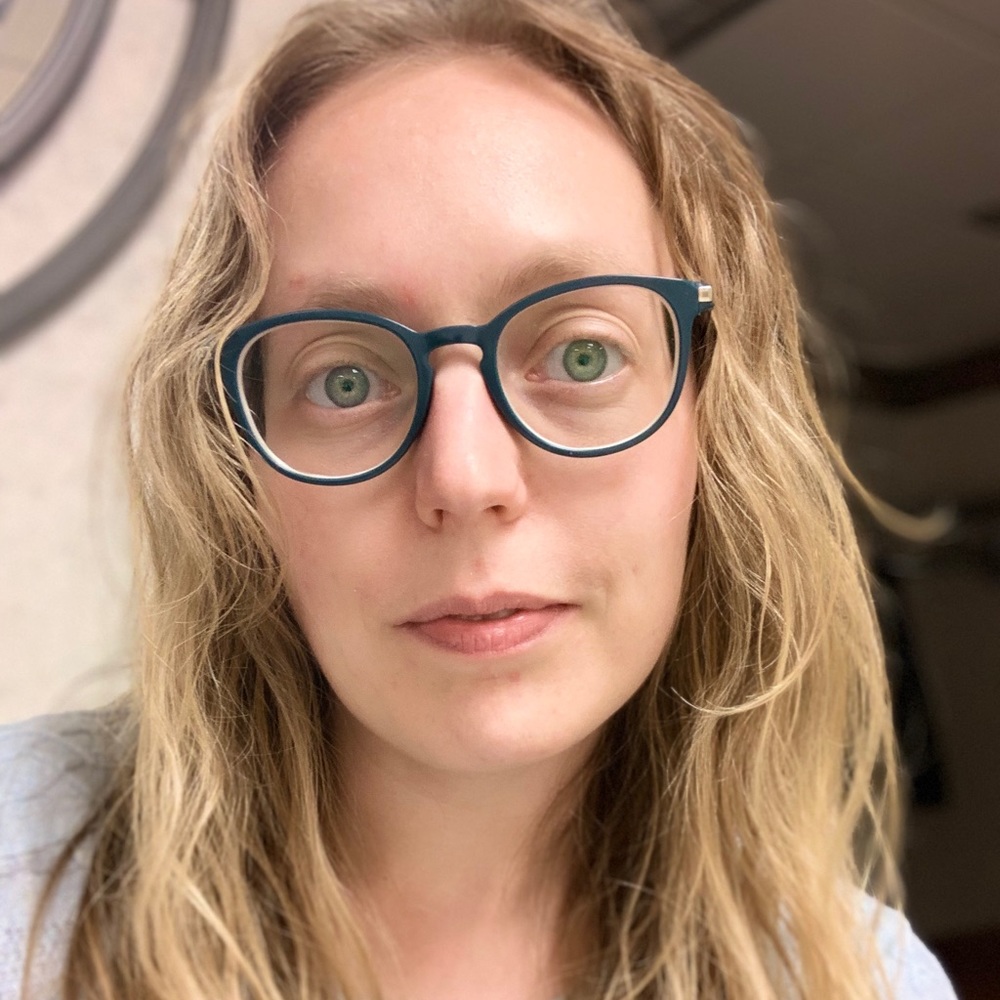 Meet your Posher, Caitlin